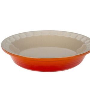 Le Creuset 9" Enameled Stoneware Heritage Pie Dish- Flame